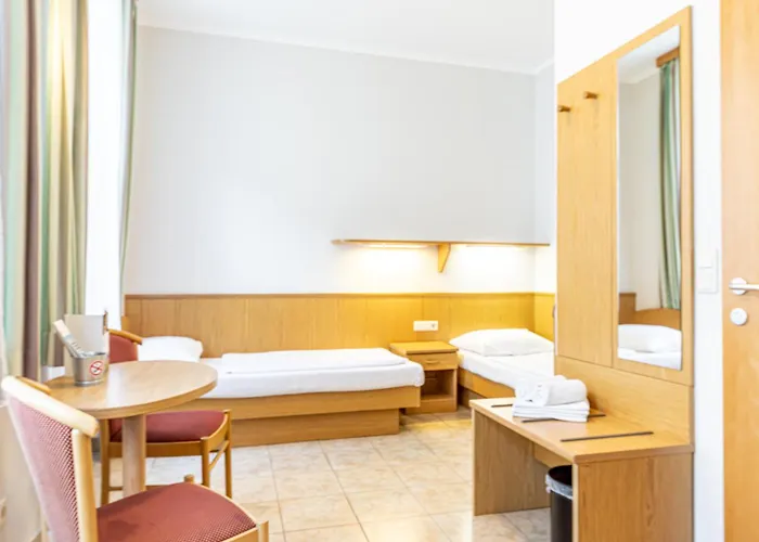 Hotel-pension Fuenfhaus Гостьовий будинок 3*