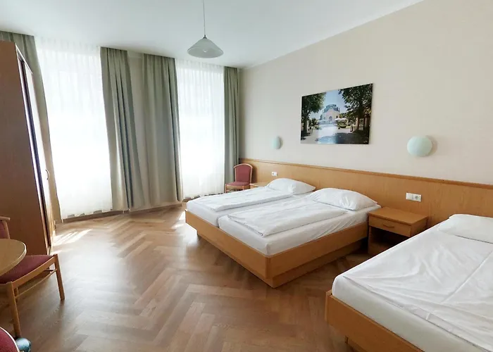 Гостьовий будинок Hotel-pension Fuenfhaus