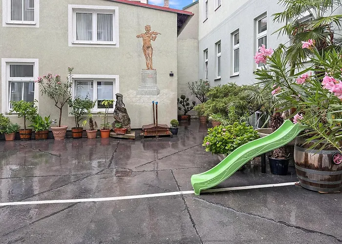 Гостьовий будинок Hotel-pension Fuenfhaus