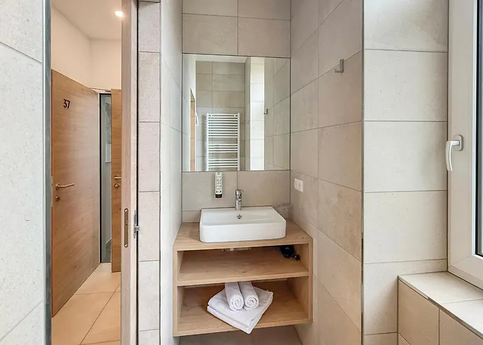Hotel-pension Fuenfhaus 3*