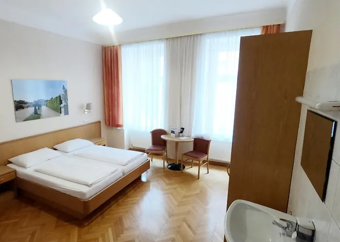 Hotel-pension Fuenfhaus Guest house