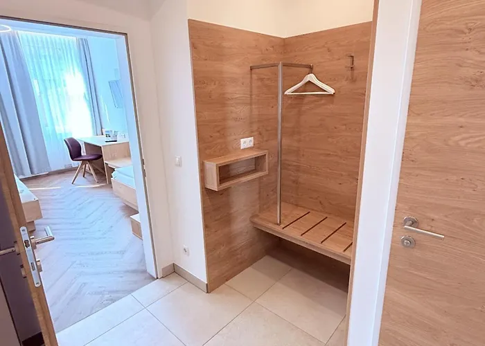 Hotel-pension Fuenfhaus Guest house 3*