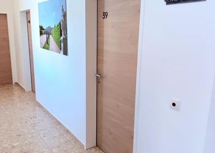 Hotel-pension Fuenfhaus 3*