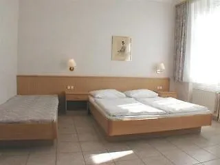 Гостьовий будинок Hotel-pension Fuenfhaus 3*